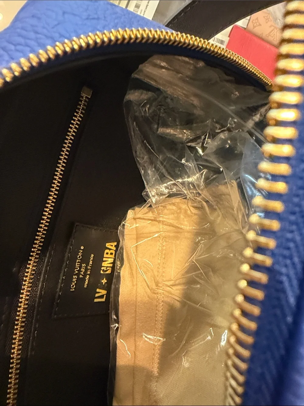 Louis Vuitton adjustable ny dust
